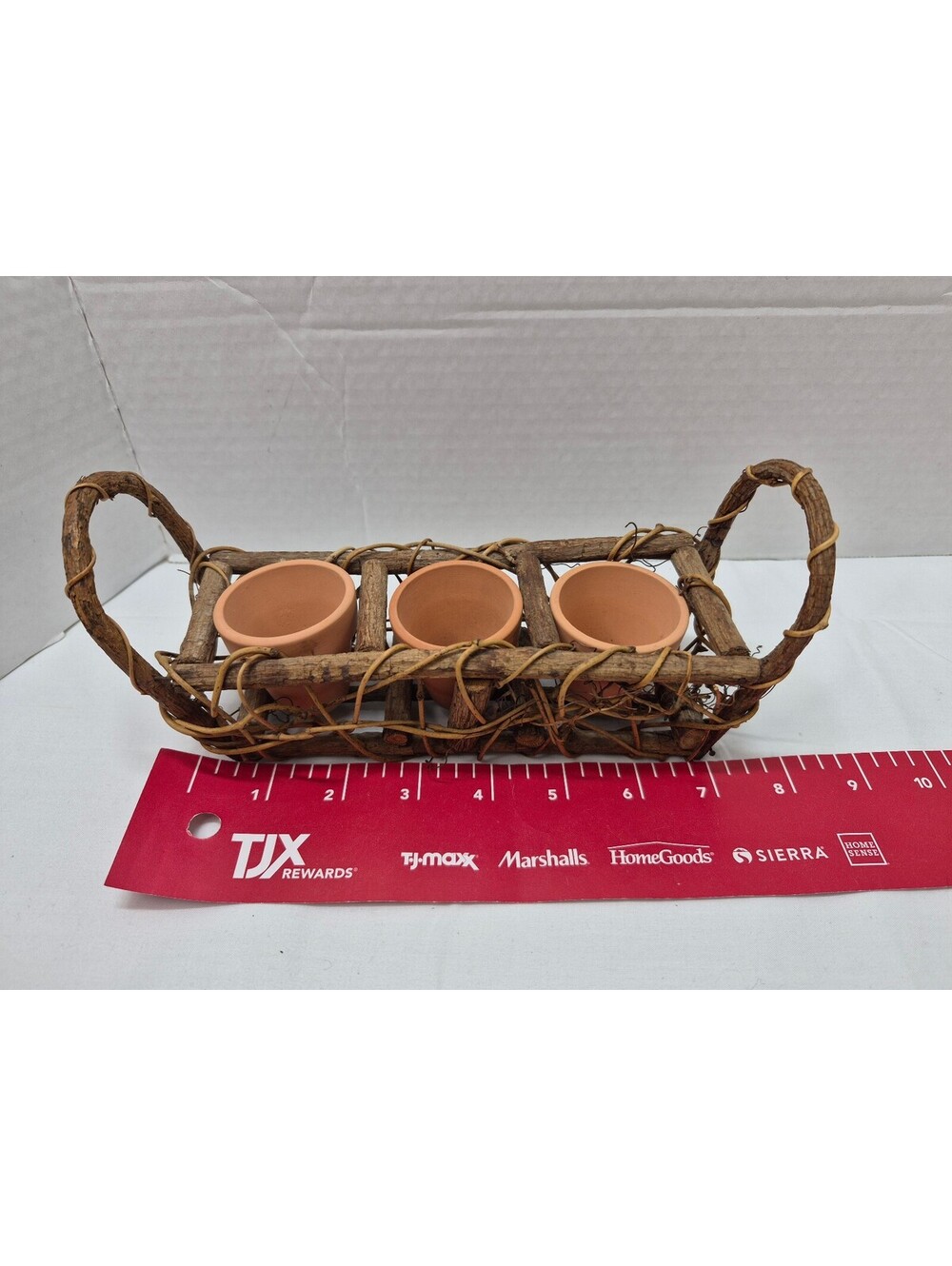 Rustic Wicker Basket w/ Three Small Terracotta Pots Decorative Plant Holder J112